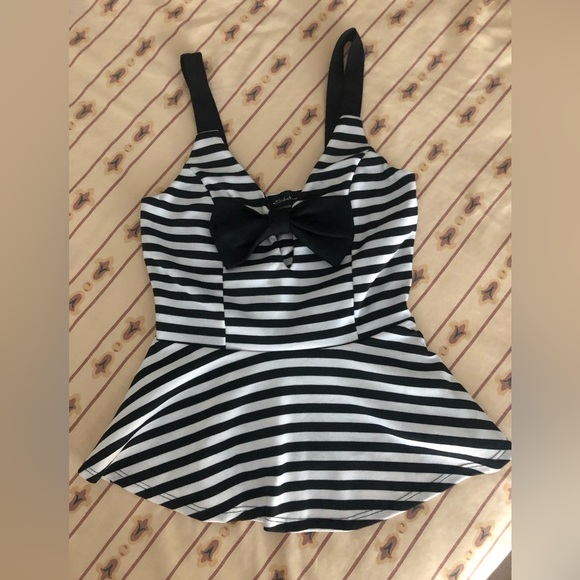 Black and white summer top - Picture 1 of 2